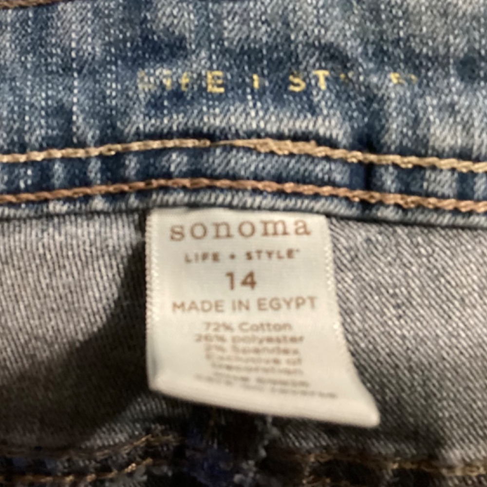 Capris - Picture 3 of 4